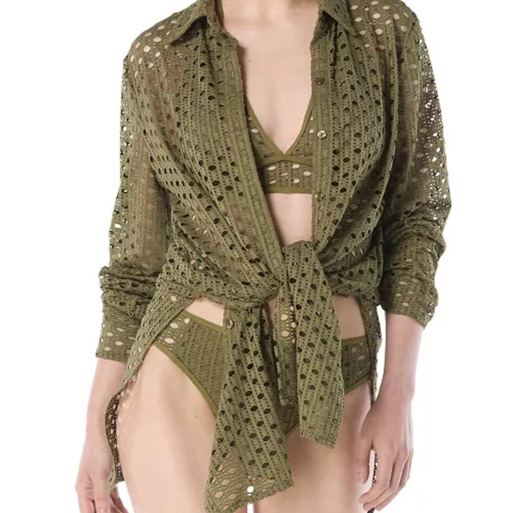 NWT Carmen Marc Valvo
Women's Crochet Tunic Swim Cover-Up Small
